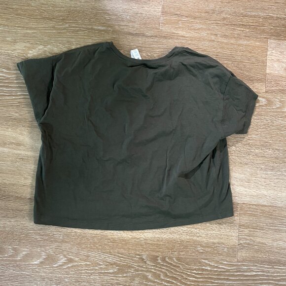 Lululemon Cropped T-Shirt - Picture 3 of 3